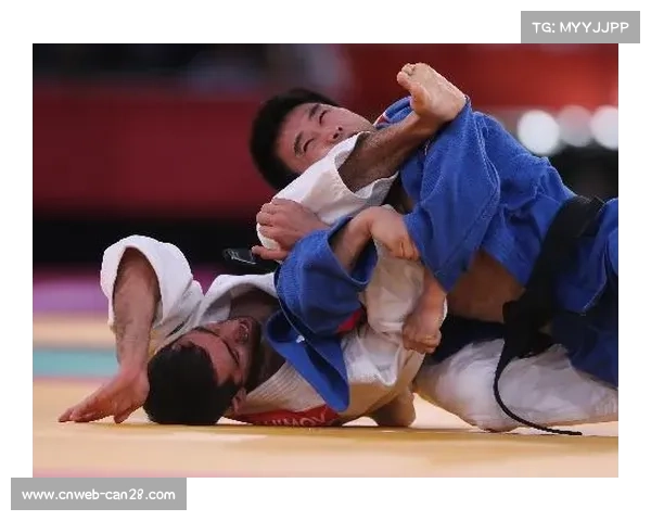 邓恩柔术称霸女子草量级，开启地面缠斗技术新纪元